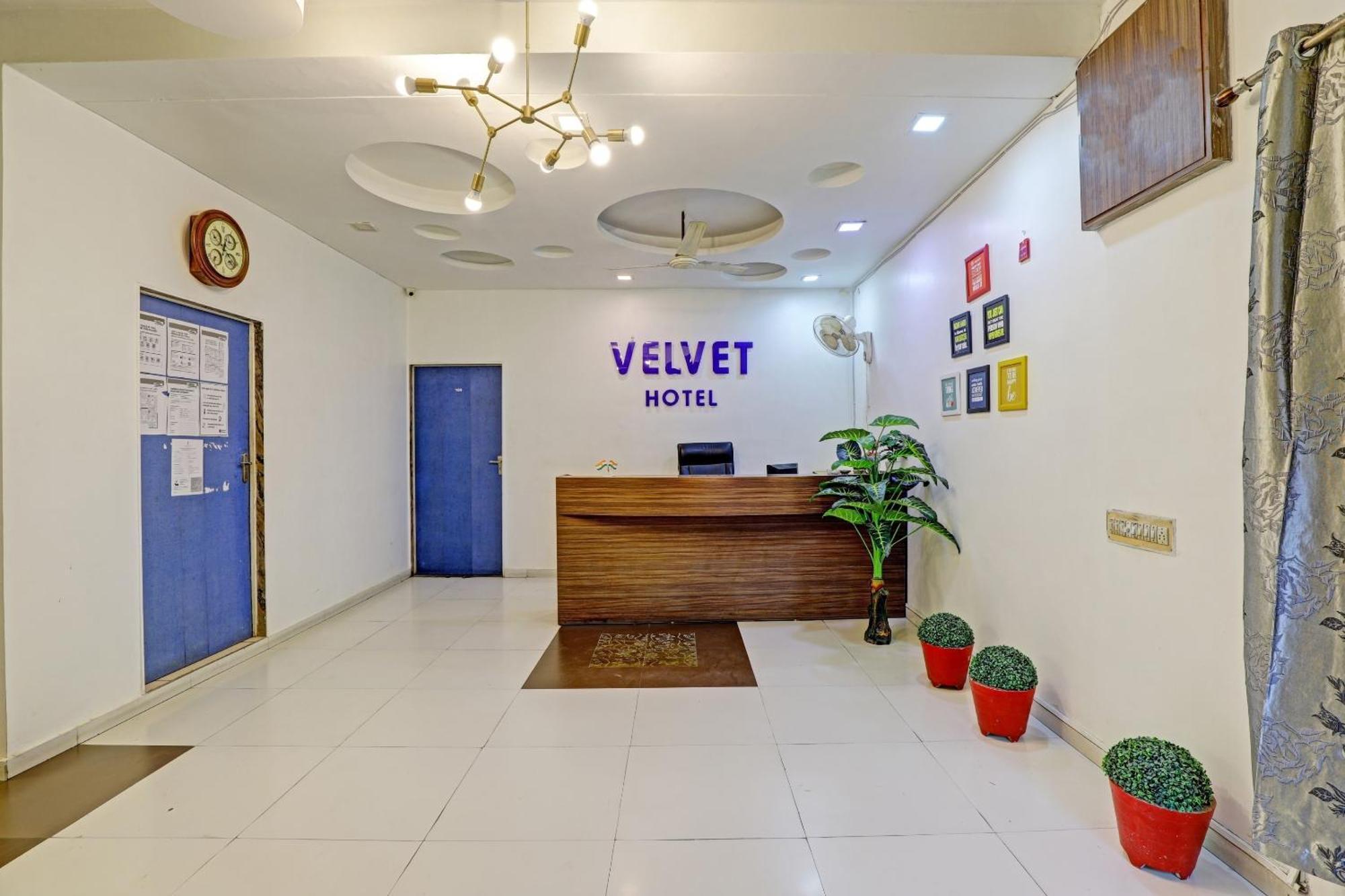 Hotel Velvet ラージコート エクステリア 写真